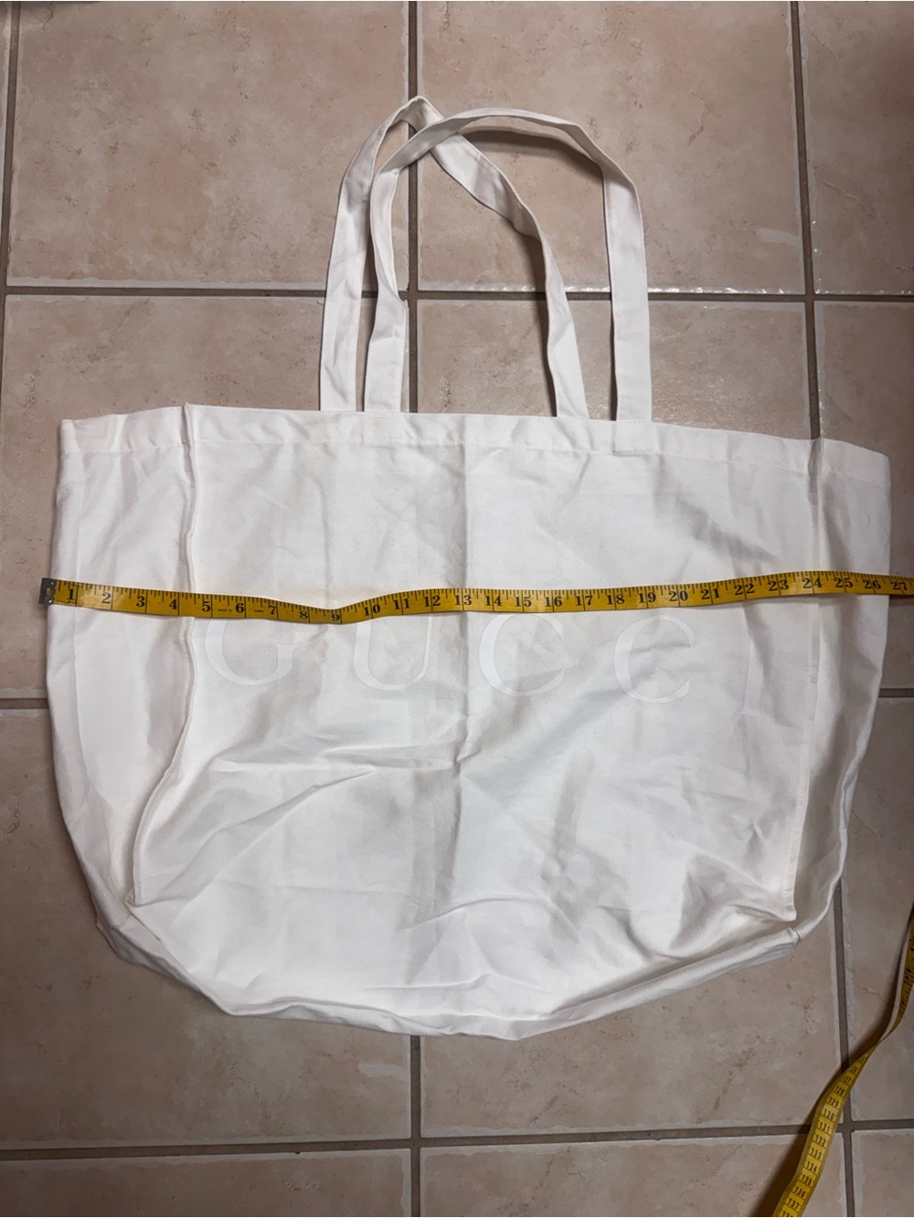Gucci White Oversized Canvas Tote with Subtle Logo - Picture 5 of 9
